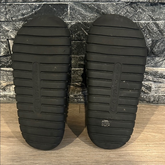 Black Fuzzy Sandal Slippers with criss cross‎ design size 40-41 (Women’s 9-10) - Picture 3 of 6